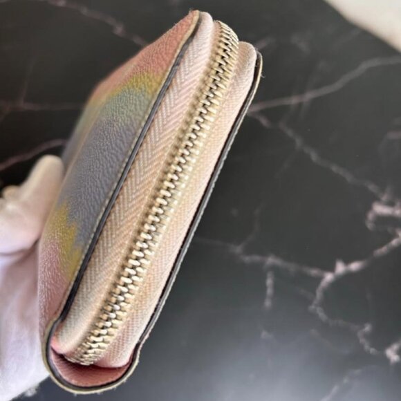 Louis Vuitton Monogram Giant Monogram Escale Zippy Wallet Pastel Sunrise Pink - Picture 14 of 16